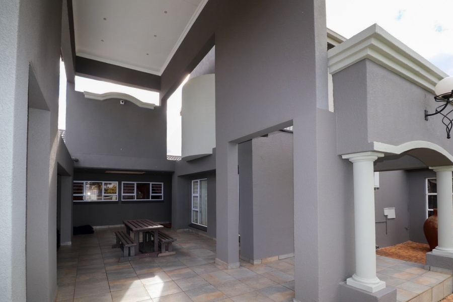 5 Bedroom Property for Sale in Wilkoppies North West